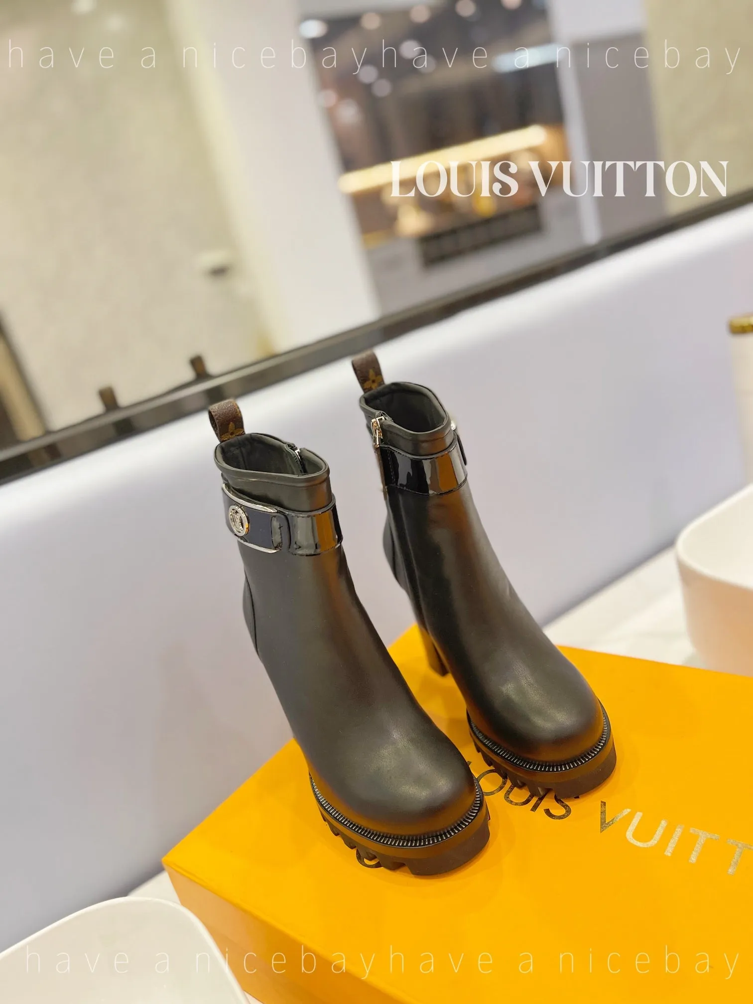 High Quality  LUV BOOTS 033