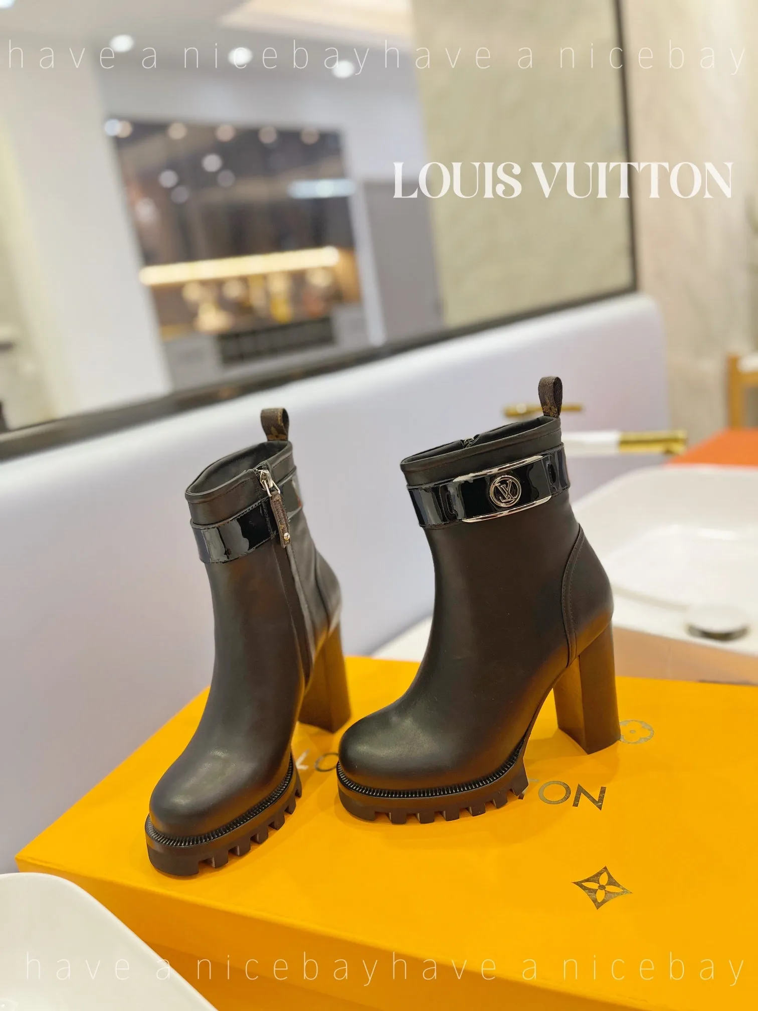 High Quality  LUV BOOTS 033
