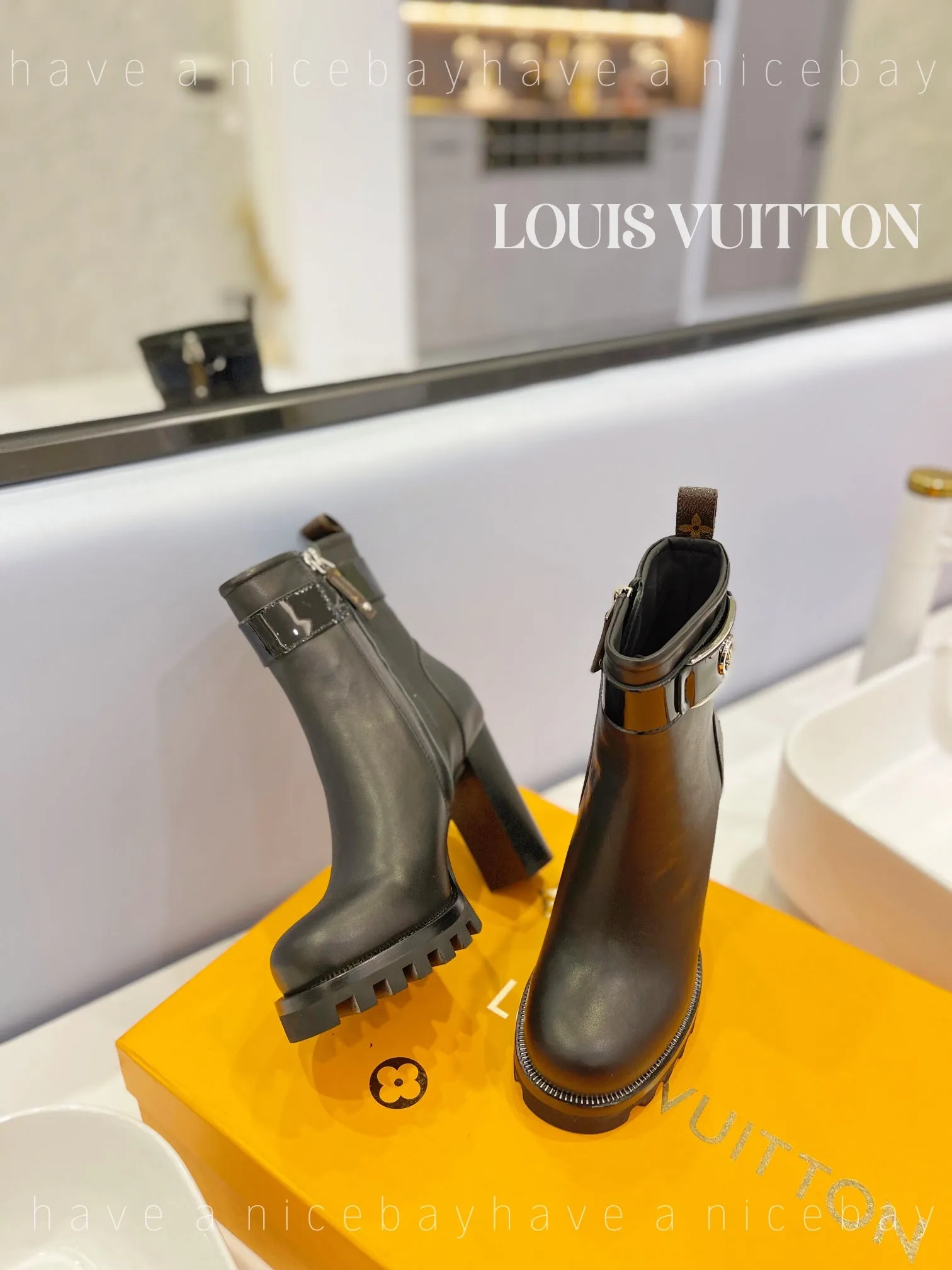 High Quality  LUV BOOTS 033