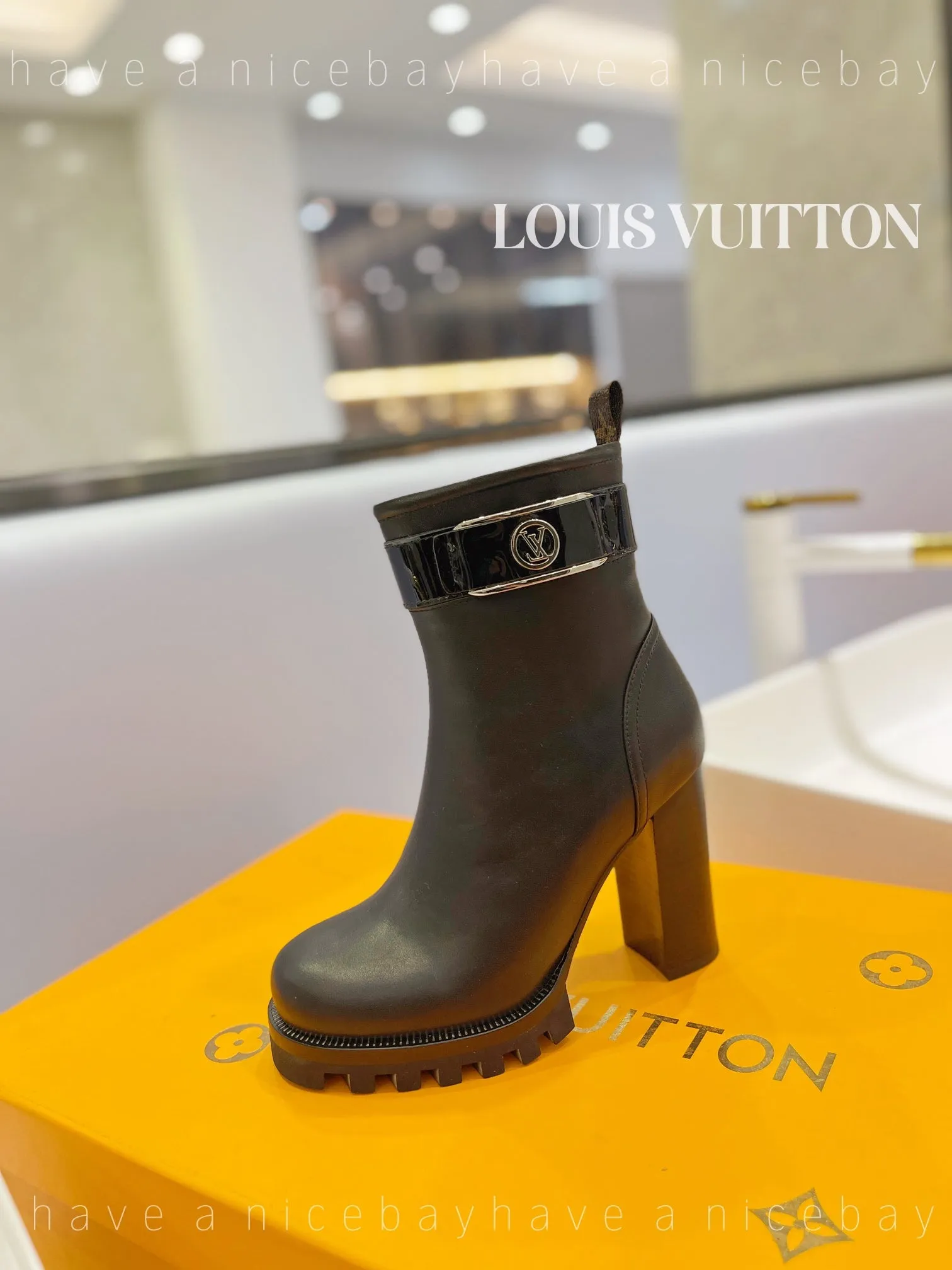 High Quality  LUV BOOTS 033