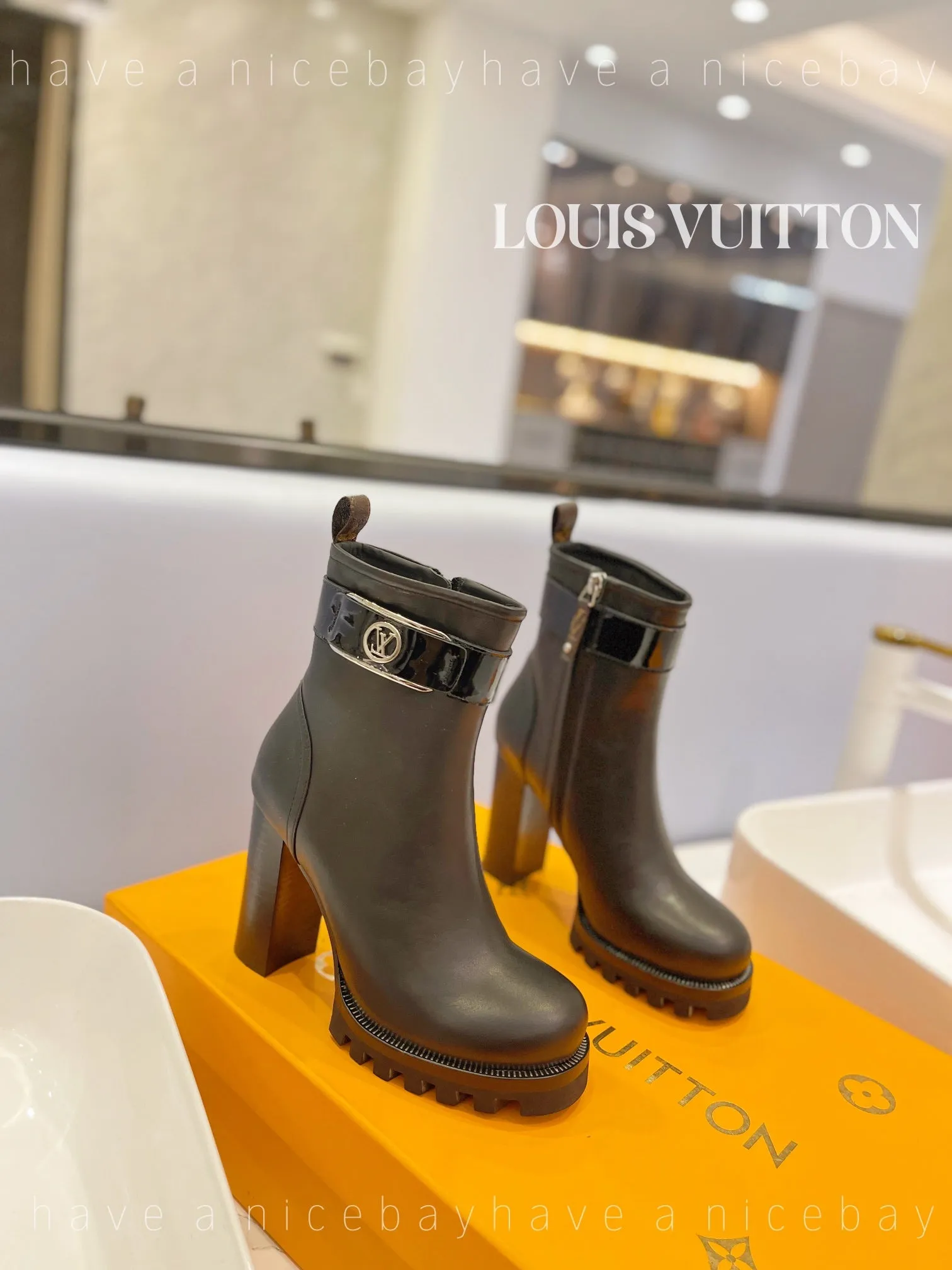 High Quality  LUV BOOTS 033