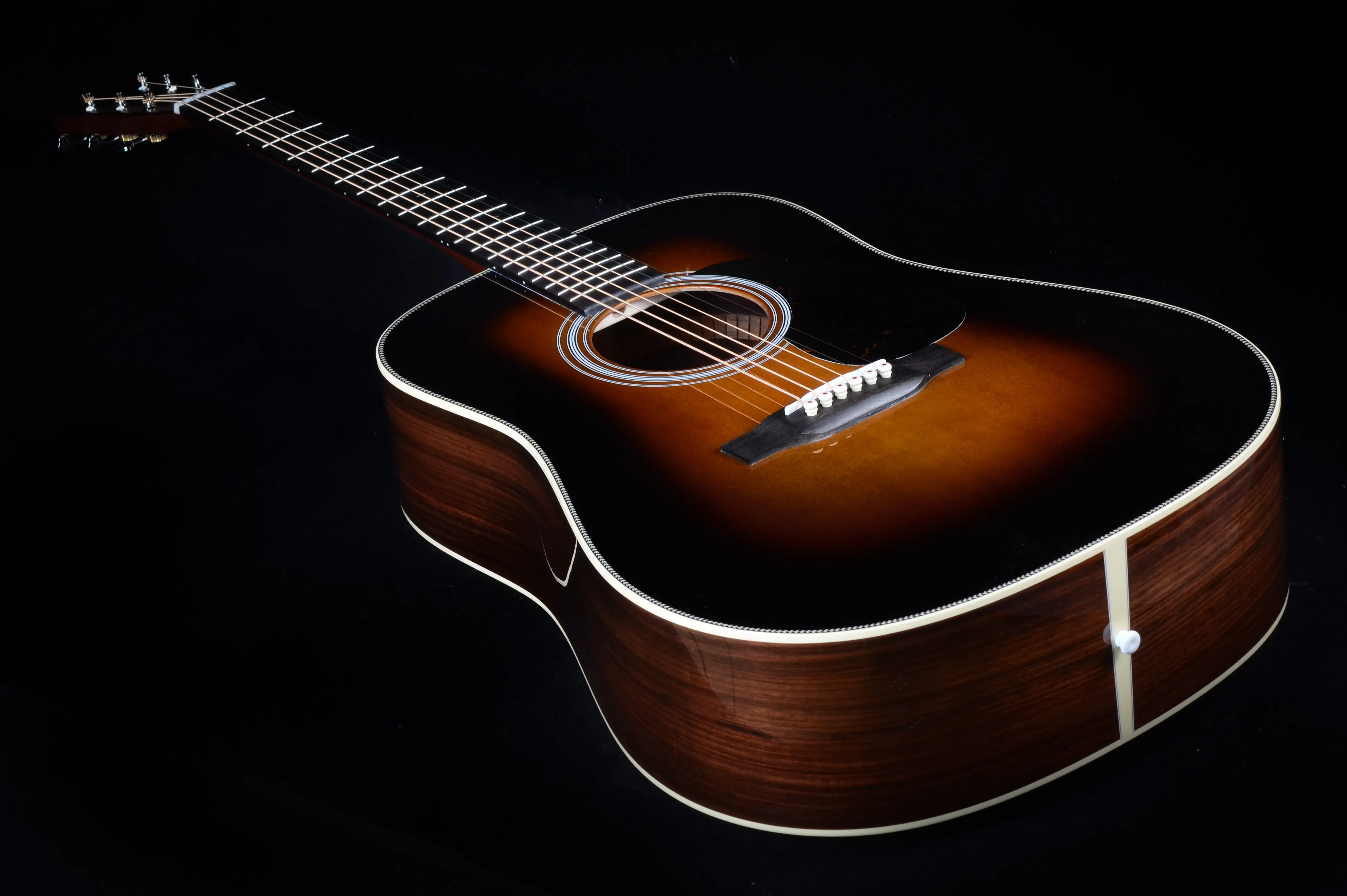 Martin HD-28 - Sunburst