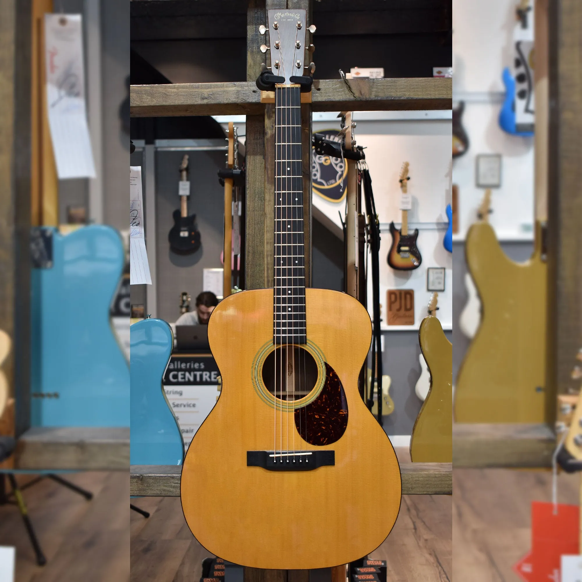 Martin Standard Series OM-21 Natural Acoustic Guitar W/Hard Case (Pre-Owned)