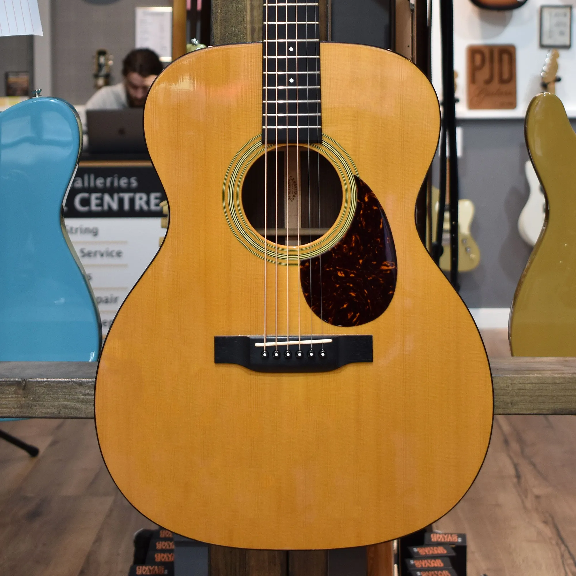 Martin Standard Series OM-21 Natural Acoustic Guitar W/Hard Case (Pre-Owned)