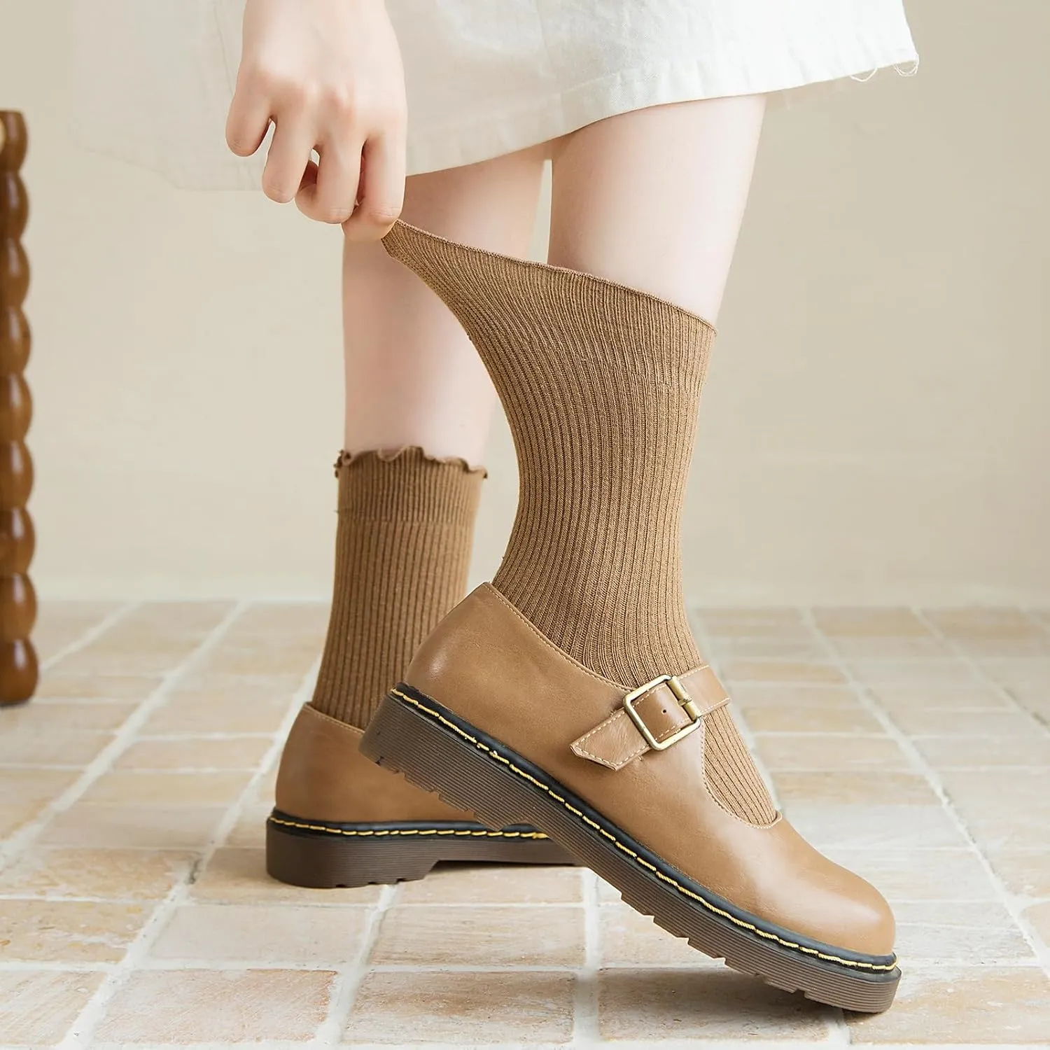 Womens Ruffle Socks, 6 Pairs White Lettuce Edge Turn-Cuff Cotton Frilly Ankle Crew Boot Socks